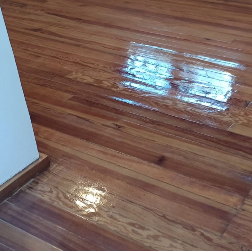 Pulido y plastificado de pisos de madera